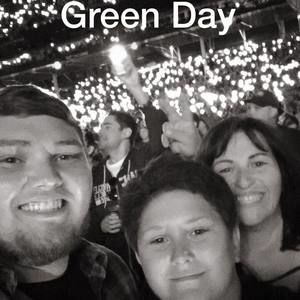 Meet your Posher, Dena